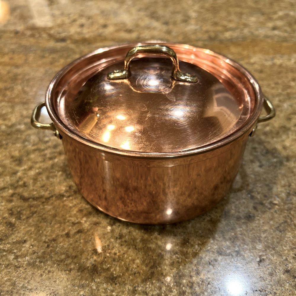Small copper stewpot with lid
